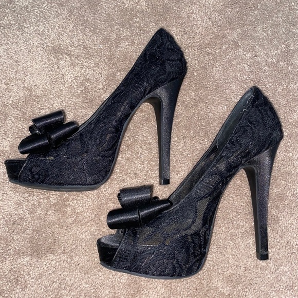 High Heels - Picture 1 of 3